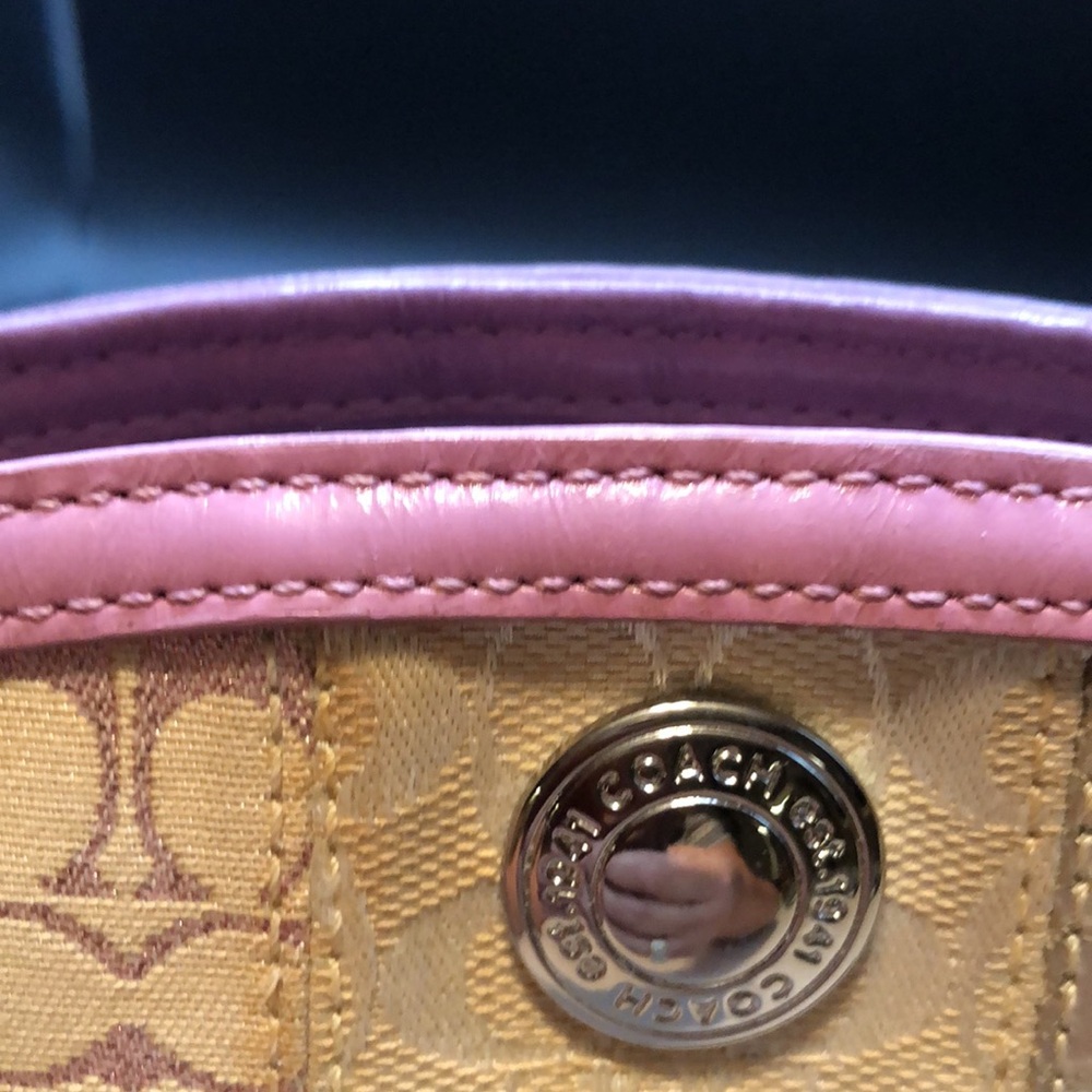 Coach Shiny Metallic Leather Lilac cosmetics bag - Picture 14 of 14